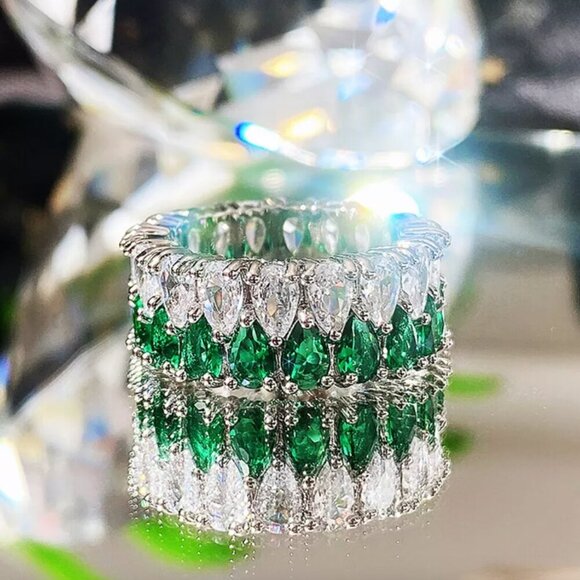 NEW 18k White Gold Emerald Ring Band Diamond Ring - Picture 3 of 5